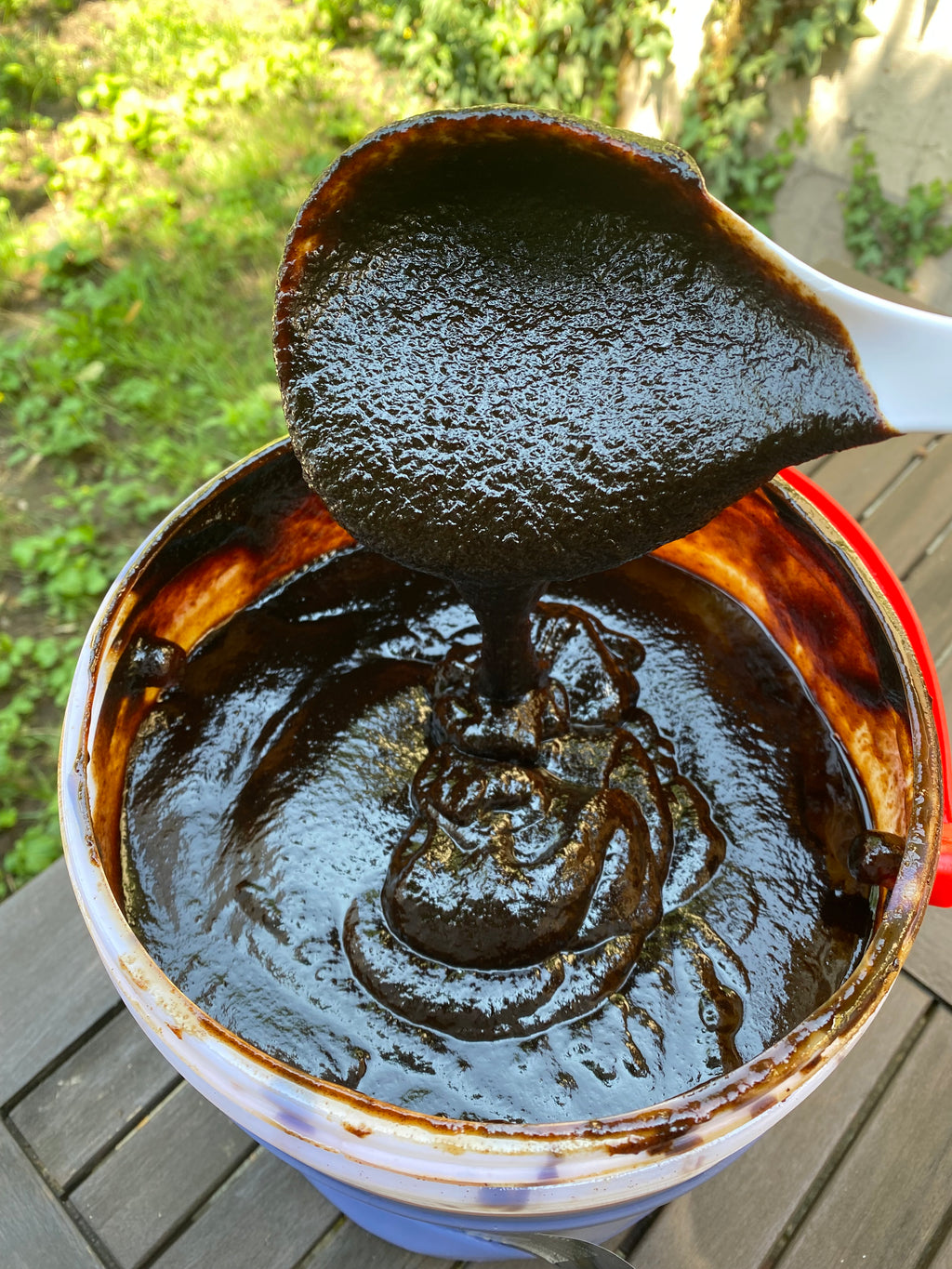 Granatapfel-Dattel-Sirup